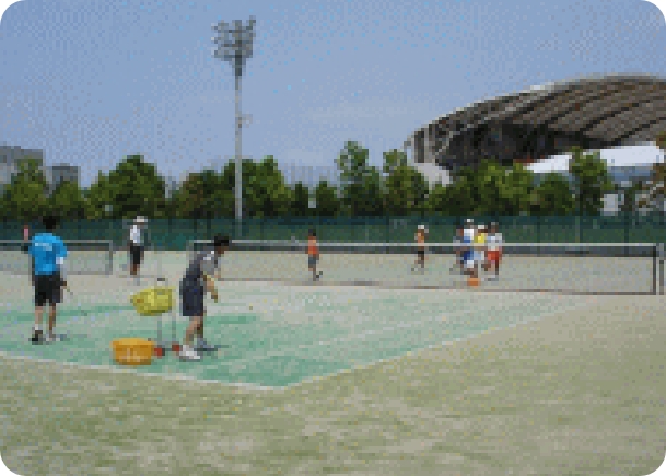 庭球場